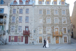 ntimate wedding Quebec City R&M Place Royal Petit Champlain newlyweds photo
