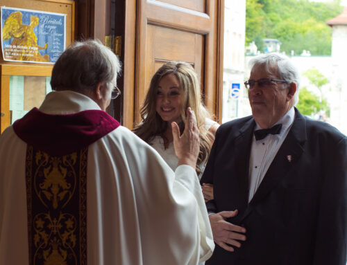 Quebec City intimate religious wedding ceremony